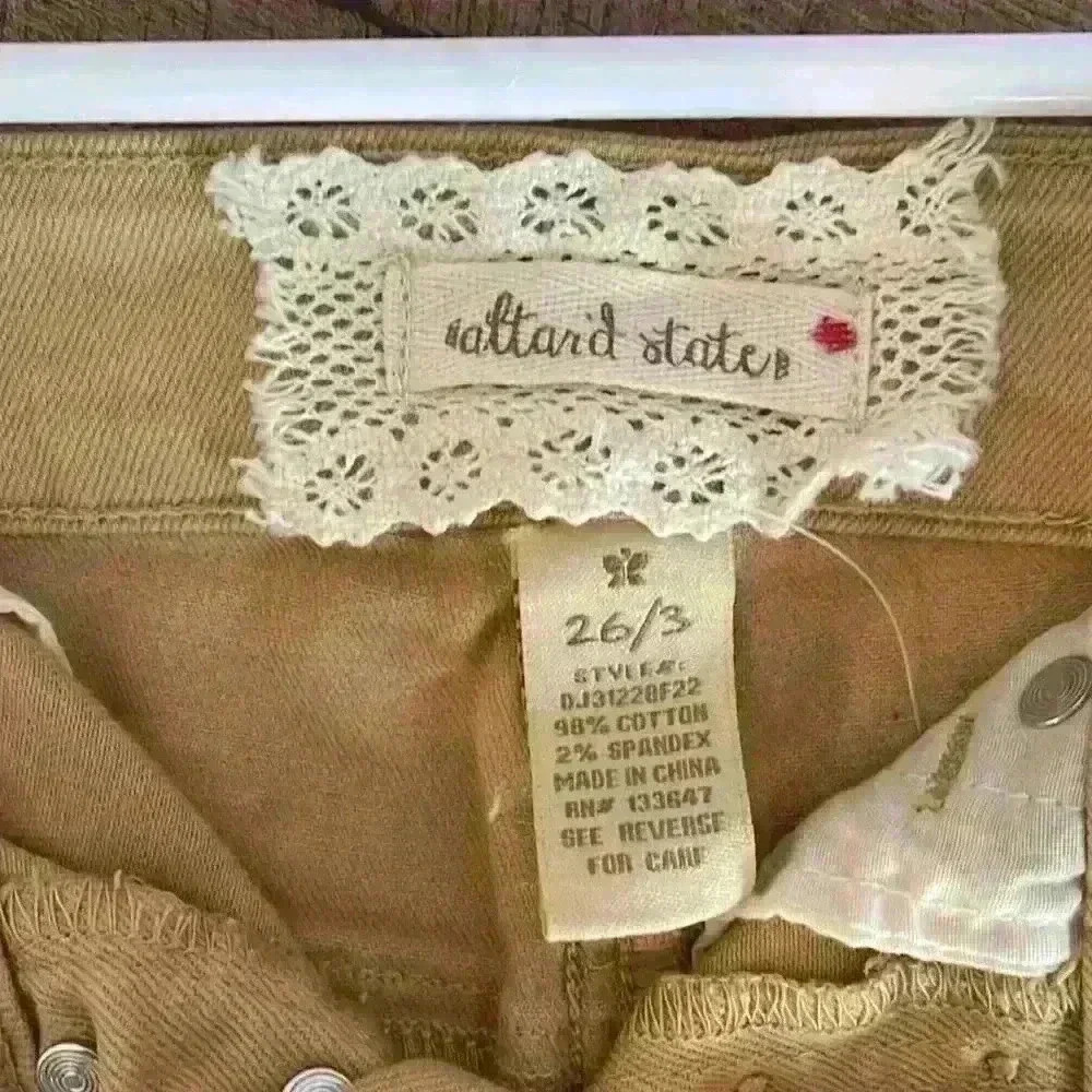 Altar'd State High Rise shorts frayed hem button fly Size 26/3 NWT - Picture 3 of 6